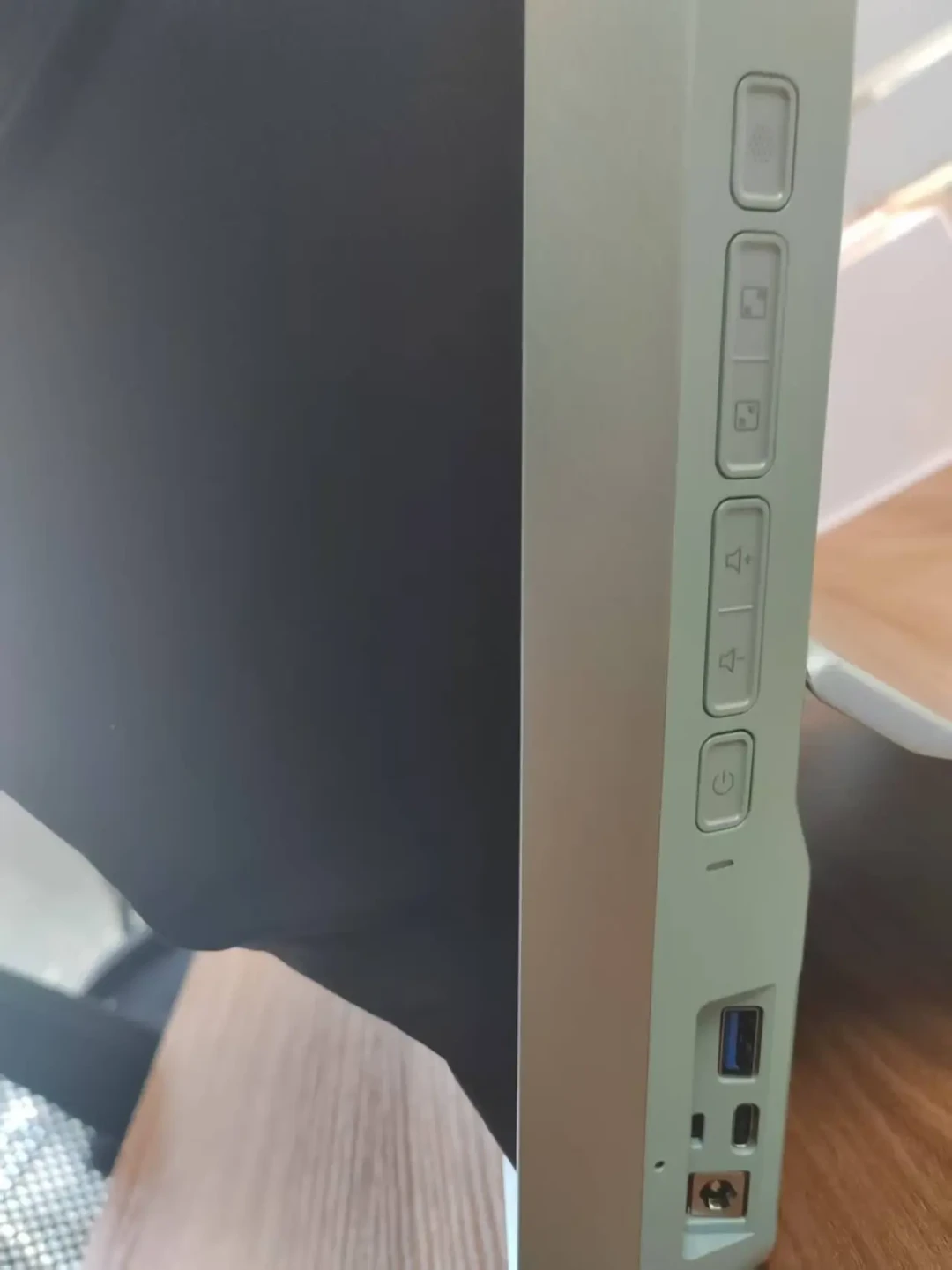 学习机到手第一周,先到的不是课程是推销电话:孩子书桌上的摄像头,在往上传什么