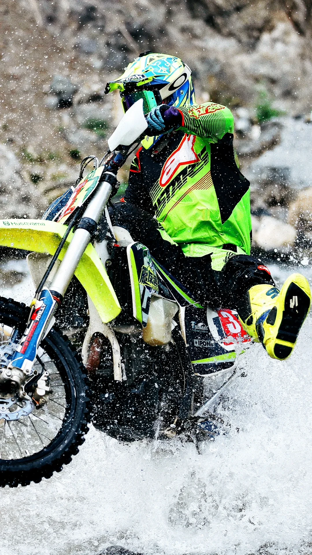 MXGP 2028年起强制气囊、车手秒删评论:业余越野的首季装备预算,哪2500块必须花、哪5000块可以再等
