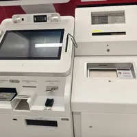 假期出国别急着去ATM取钱：银联不收你货币转换费，收你的是另外三层——12家发卡行和4个国家机子的资费我都查了一遍