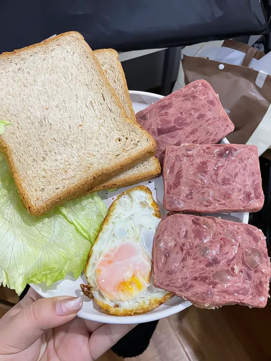 女生吃纯肉,最怕的不是被骂,是被评论区