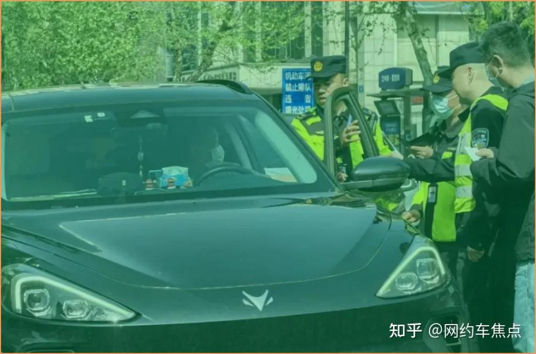 乐奇眼镜开始「控车」了:三条官方路线开通,哪些车主真能用上