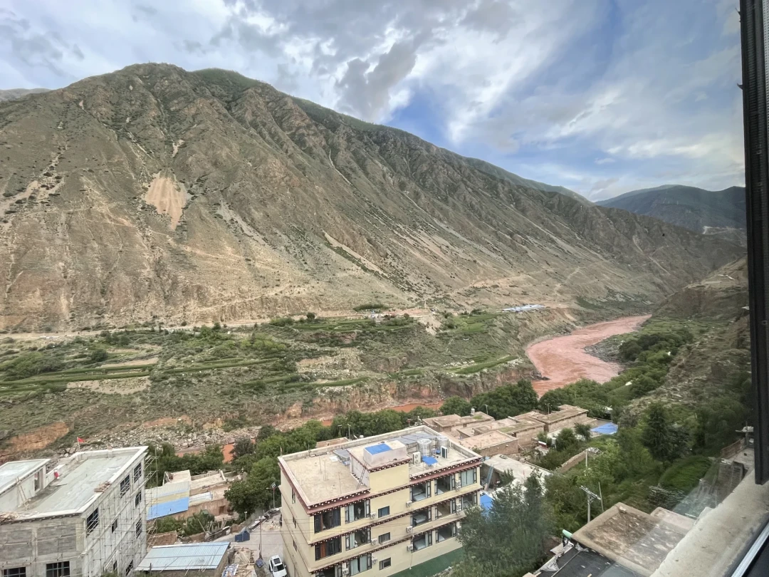 睡过去的高度，才是318的成绩：核完三十多条6-9月在路实录，这份成都到拉萨的住宿海拔表，按3500米分水岭排