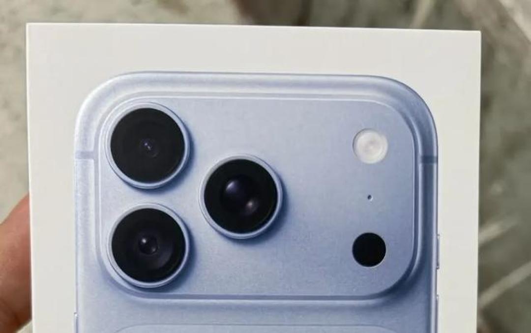 iPhone 18 Pro包装曝光：新配色亮相，主摄首搭可变光圈