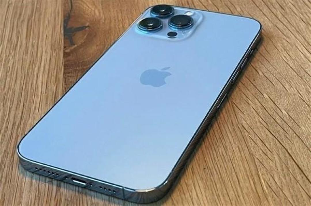 iPhone 18 Pro包装曝光：新配色亮相，主摄首搭可变光圈