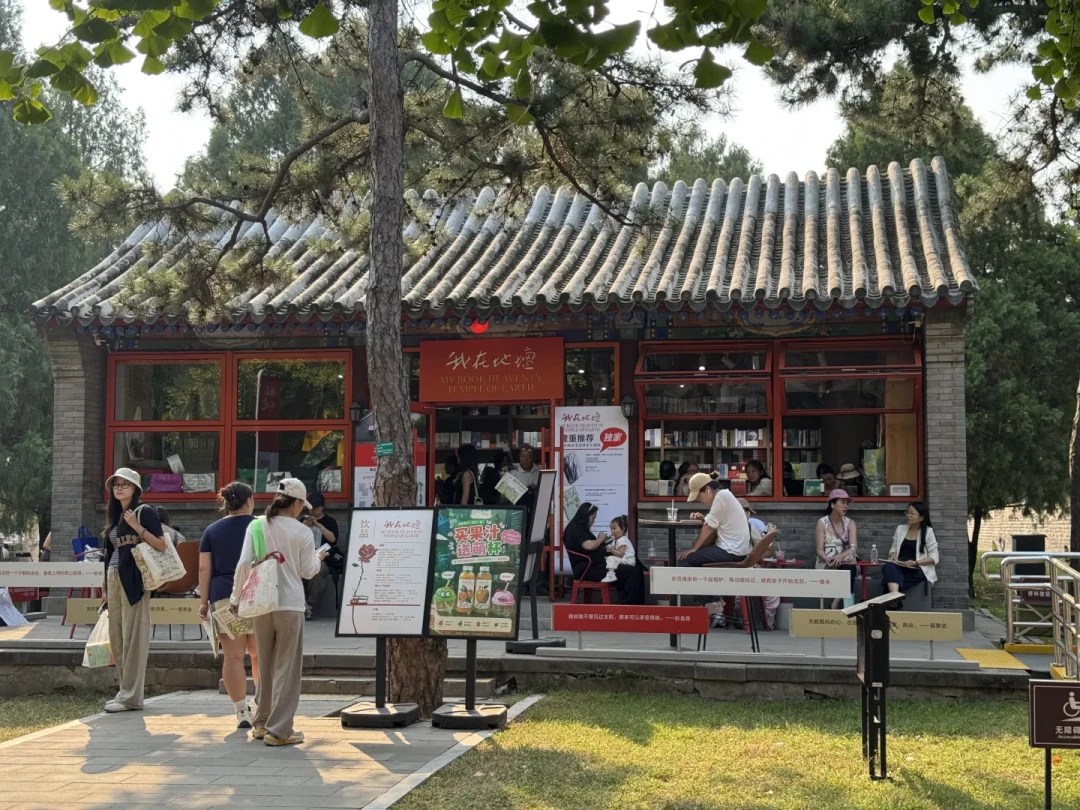 门店撤书、回收价骤跌、111本卖261元：多抓鱼「去书化」的这半个月，先把自家书架的四本账算清