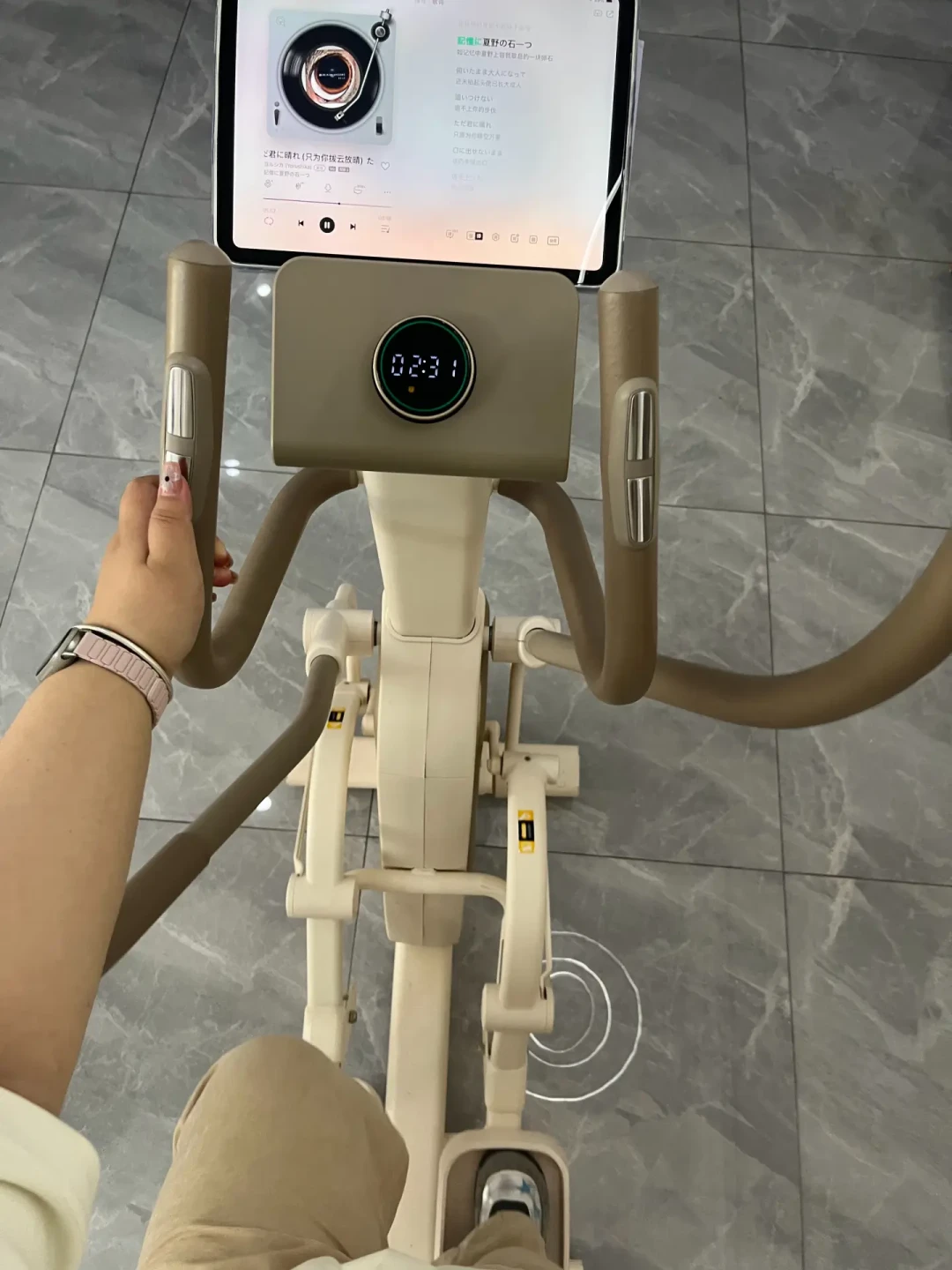 「跟风买的,已退!!」点进去其实是托:飞利浦爬楼椭圆机双11前爆刷小红书,异响帖被软文压了一层,付2000+前先查型号和“制造商”