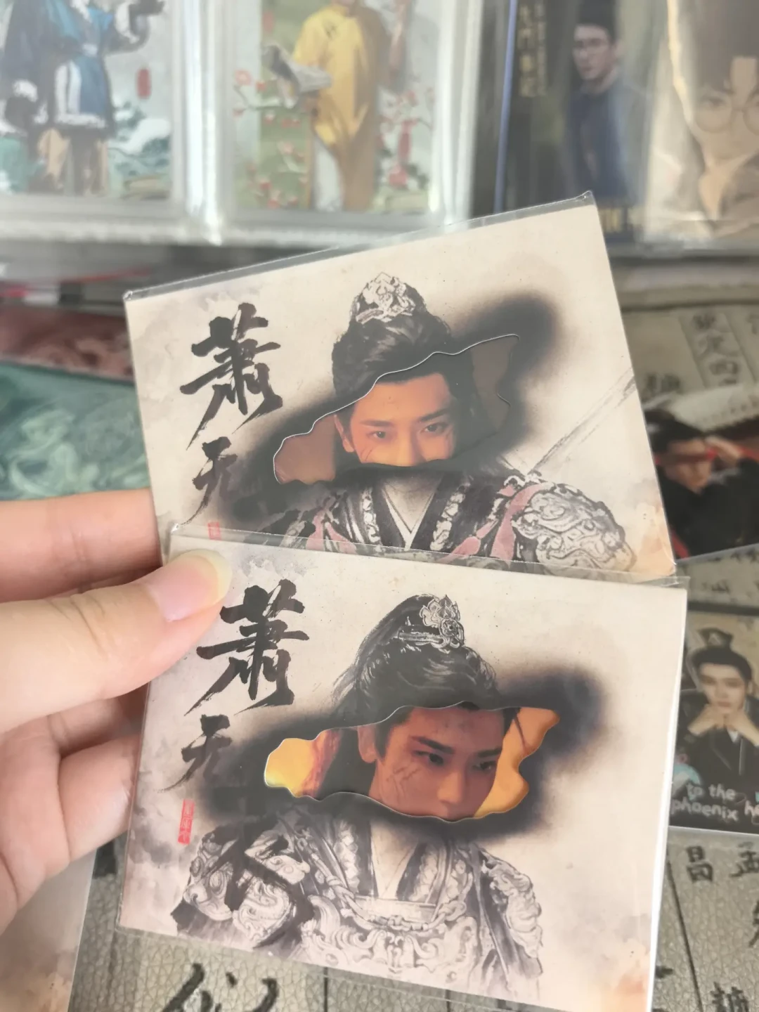 亲签5分钟上墙、官卡要等一个月发货:何润东翻红带火的小卡市场,新粉先看懂再掏钱