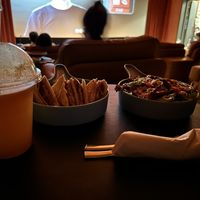 国庆档第8部新片是老婆导、老公演：沈春阳导演处女作《什么意思夫妇》入局，这对真夫妻的换身婚姻喜剧，值得谁的假期两小时？