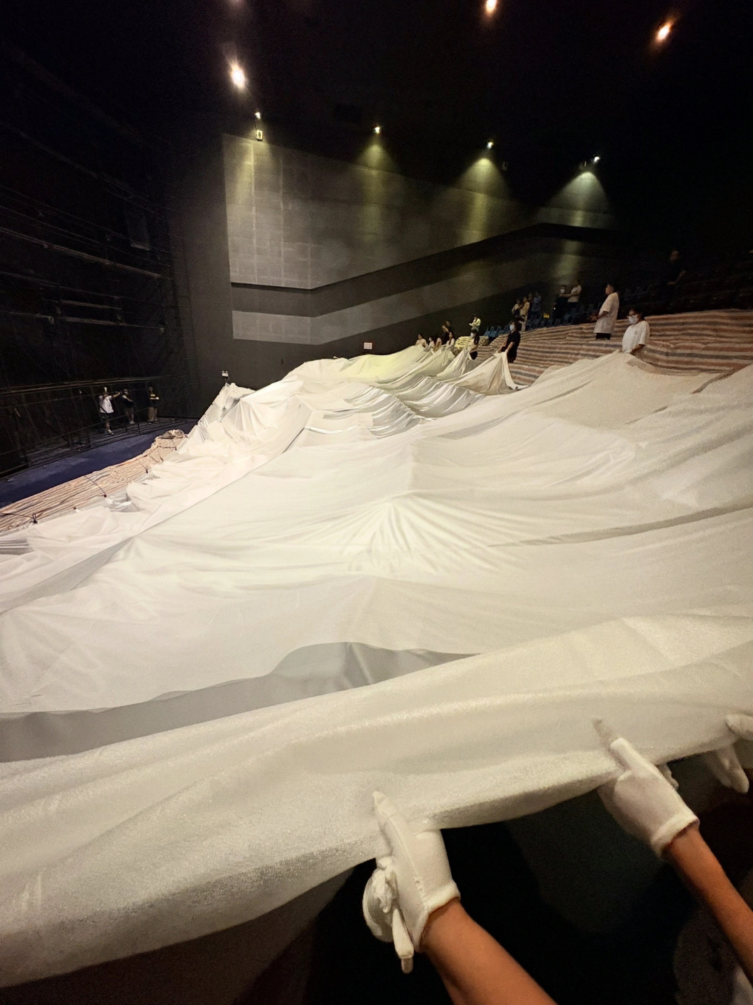 国庆档第8部新片是老婆导、老公演:沈春阳导演处女作《什么意思夫妇》入局,这对真夫妻的换身婚姻喜剧,值得谁的假期两小时?