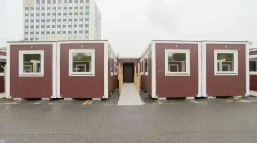 从不装空调到住集装箱房,大型体育大赛为何越办越寒酸