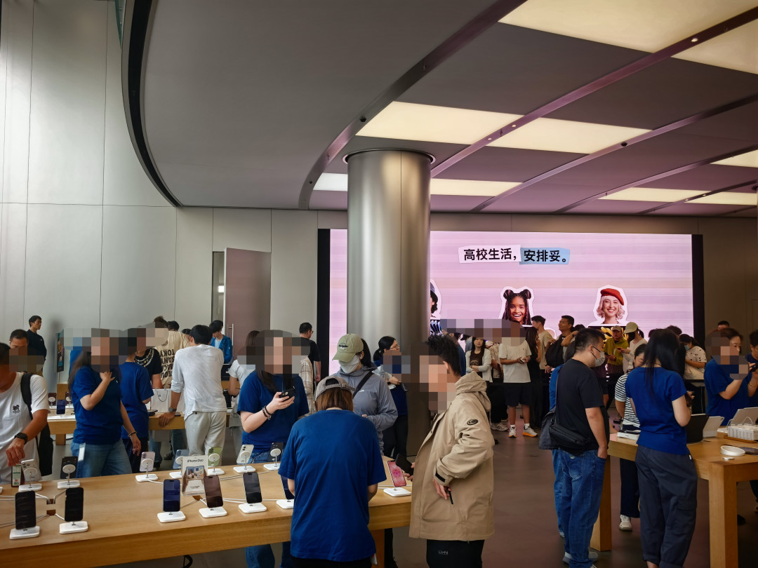 直击iPhone18 Pro系列开售:部分版本已破发,还有人为苹果整晚“守夜”