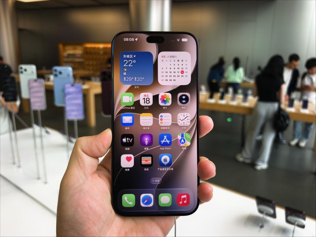 直击iPhone18 Pro系列开售:部分版本已破发,还有人为苹果整晚“守夜”