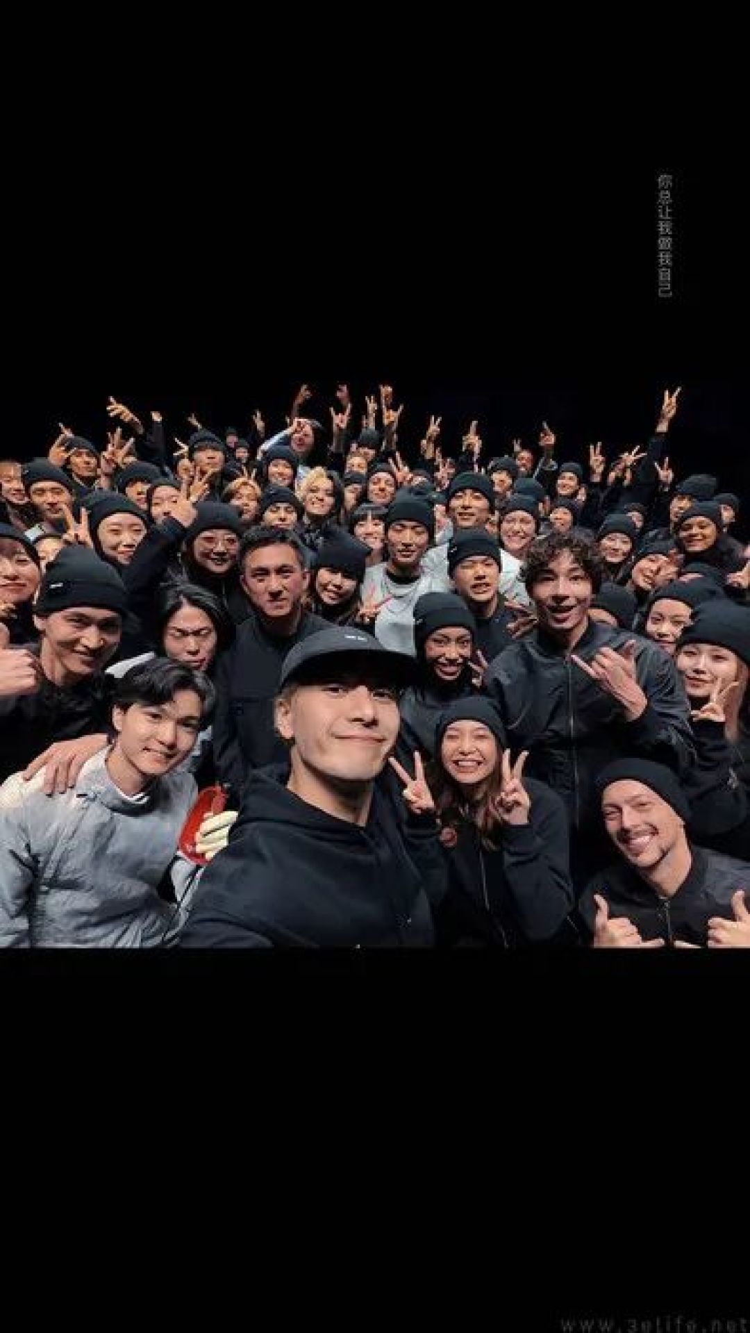 这支用iPhone 18 Pro拍的MV，到底秀了什么？