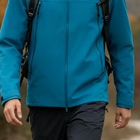 明星同款硬壳冲锋衣✨山野氛围感直接焊在身上