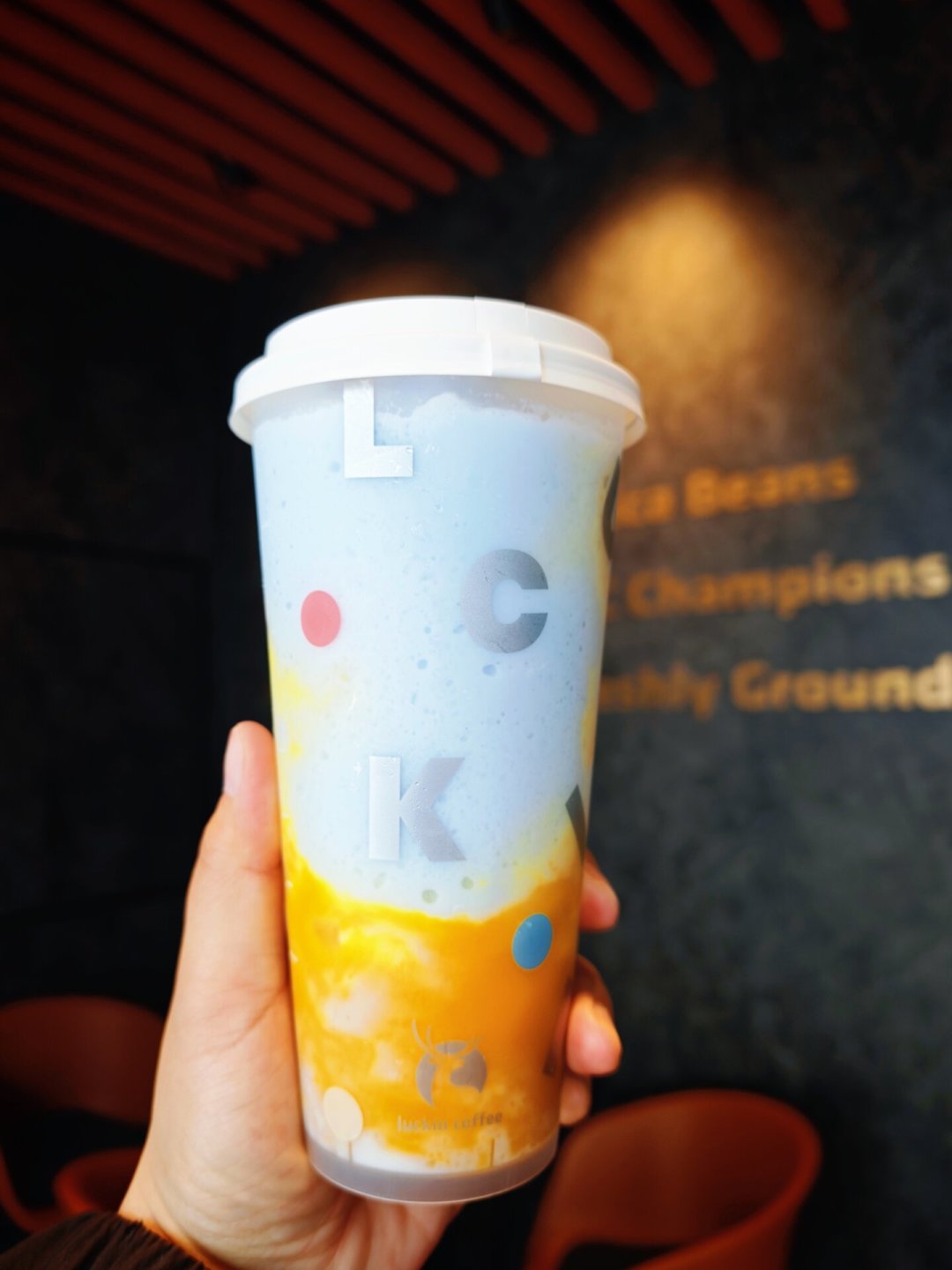 瑞幸×疯狂动物城二波定档9.28:四款全是酸奶不卖咖啡,周边公告还没发——去年没抢到杯子的,先看完这三笔账再冲