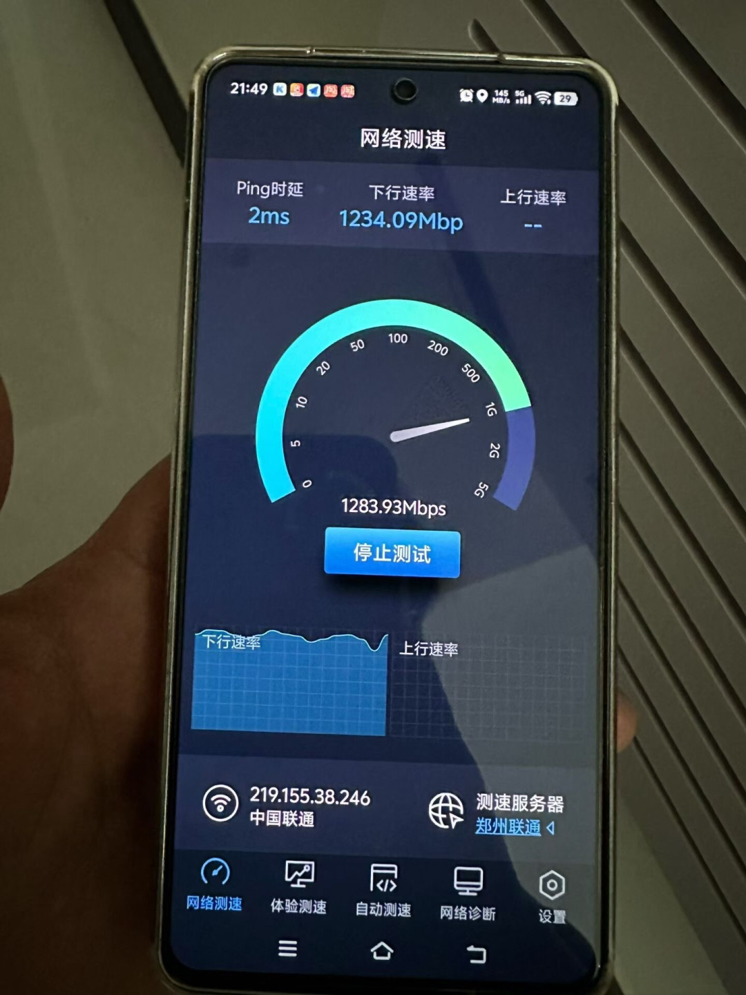 组了Mesh反而更卡?翻完知乎8.7万浏览的别墅八年排查日记、小红书83层楼的网速腰斩求助帖和B站4.7万播放的30元副路由实验评论:先按顺序查遍回程网线端口、双频合一、节点密度、散热降频四个高频坑,三个0元能修