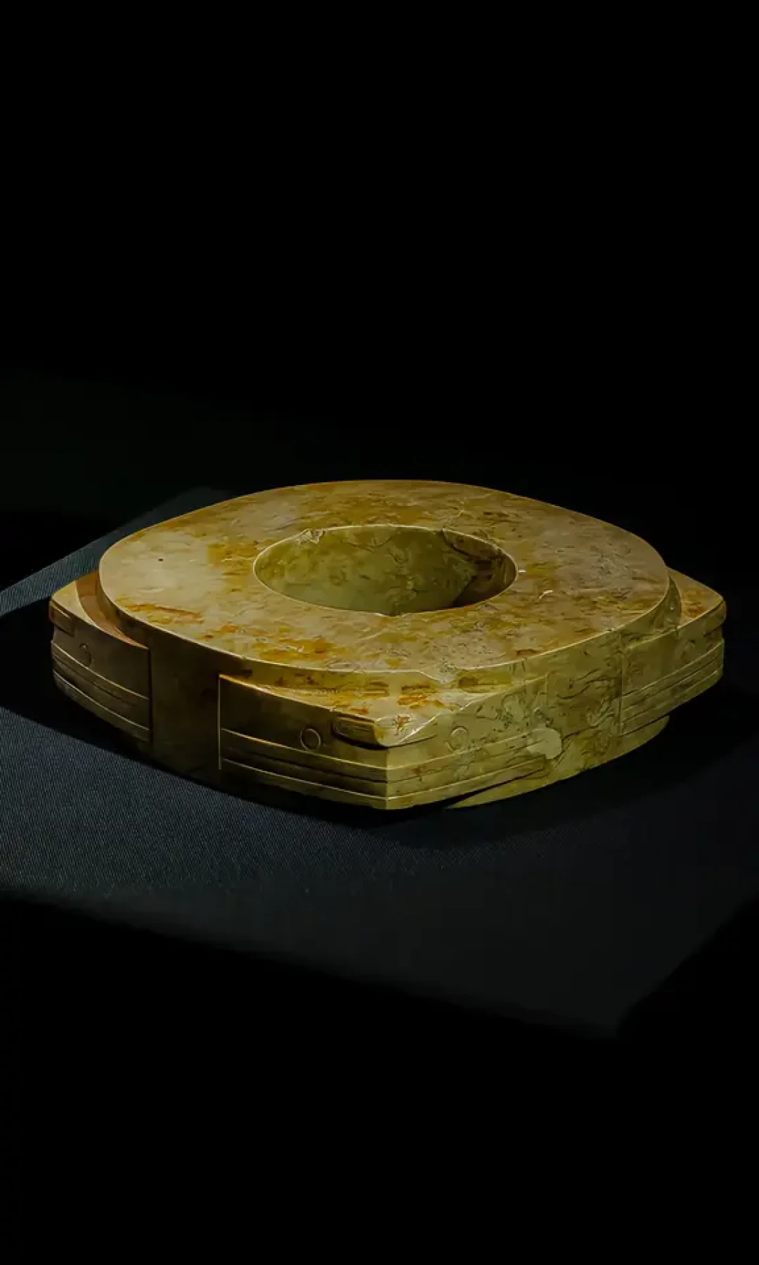 琮王缺席、全球最高琮没借到，照样值得冲：国内首次玉琮专题大展124件聚良渚，大英四琮回家省亲、免费免预约，必看清单、避坑点和搭配路线全核了，中秋国庆去之前先看这篇