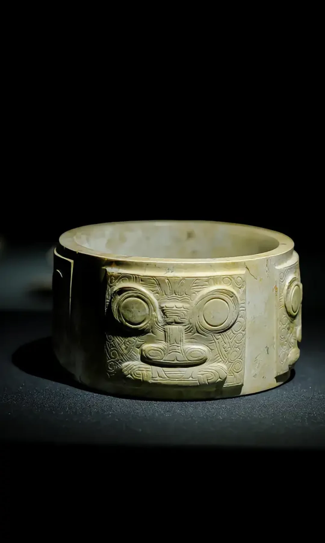 琮王缺席、全球最高琮没借到，照样值得冲：国内首次玉琮专题大展124件聚良渚，大英四琮回家省亲、免费免预约，必看清单、避坑点和搭配路线全核了，中秋国庆去之前先看这篇