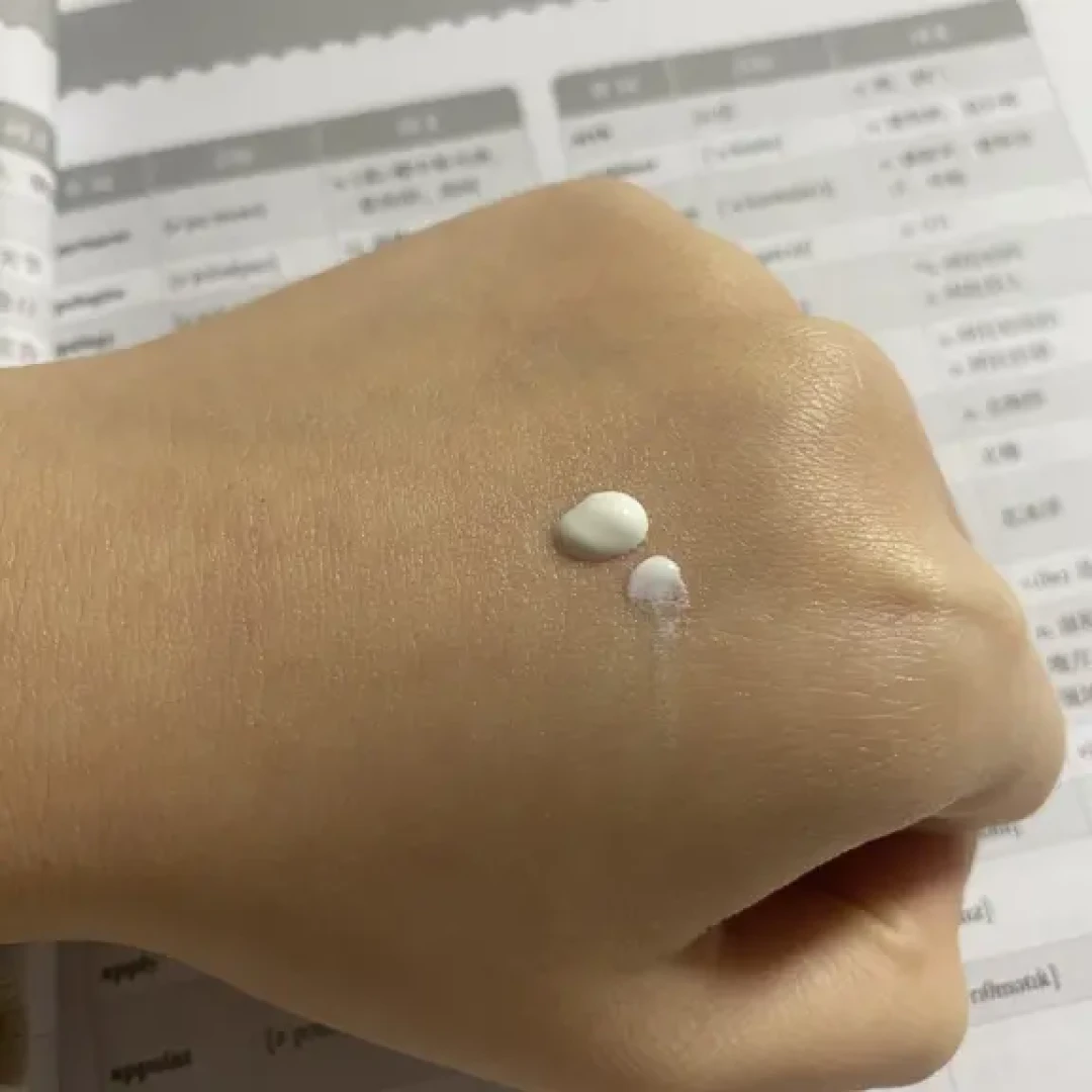 摇了三分钟后滴进水里:这瓶安耐晒的