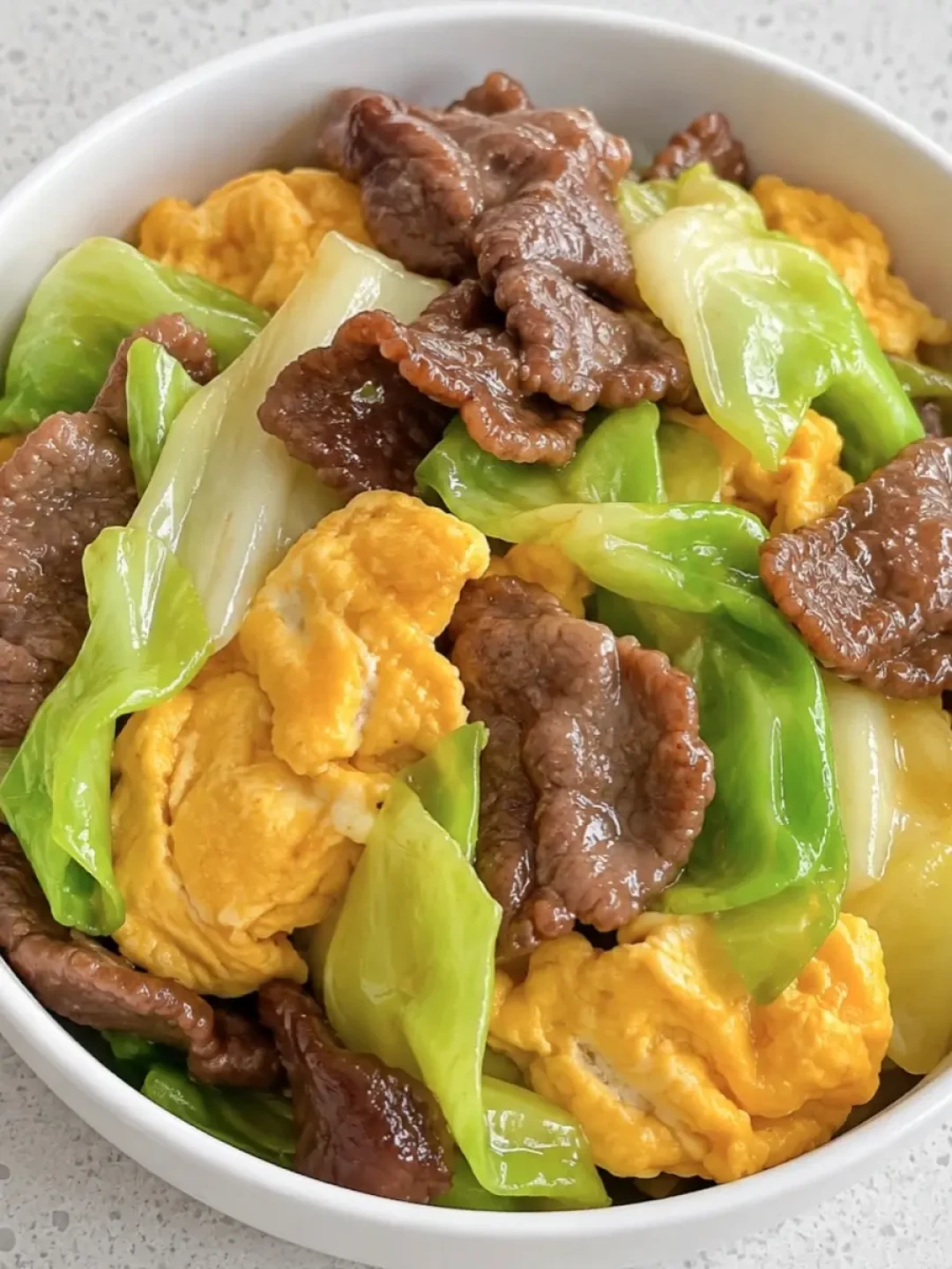 「中式热食是减脂天花板」这周刷屏全网:我给吃不动沙拉的人对了四笔账——你不是输在冷,是输在酱;热食本身不燃脂,锅里的油才是新窟窿