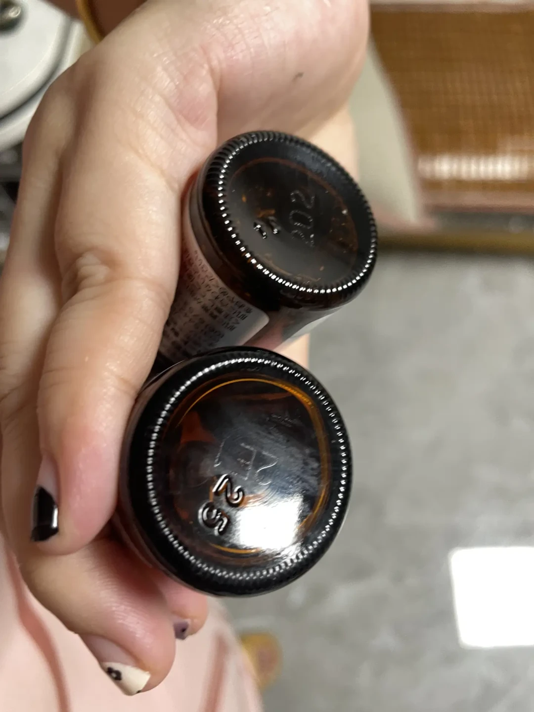 欧邦琪正处交割窗口：18元临期与酱油色正品同池流转，六种鉴真法逐一对账，没有一种全身而退