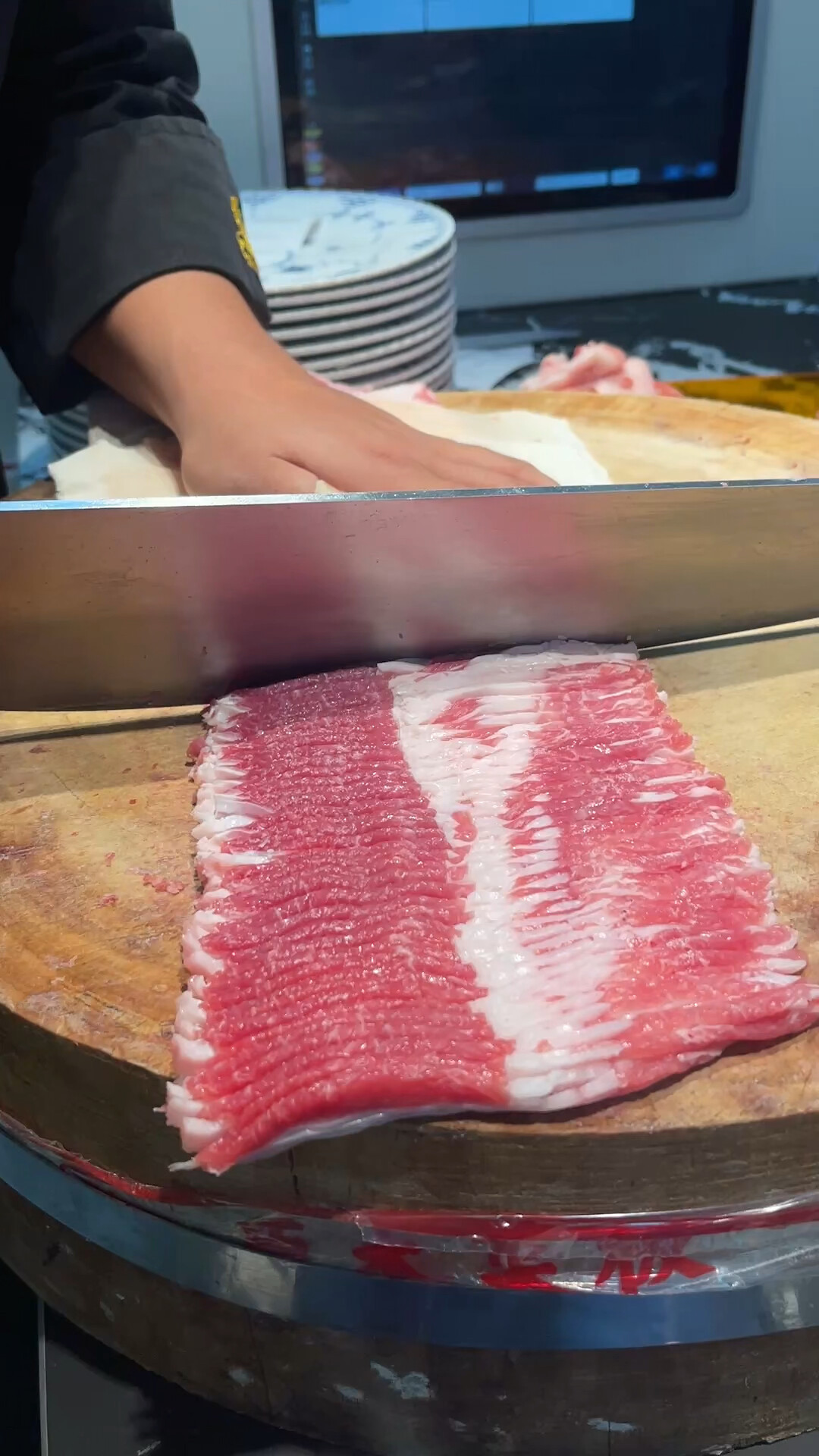 15元的“羊肉串”竟是鸭肉?这个秋天吃肉,肉食者得先摸清三条羊肉价格线