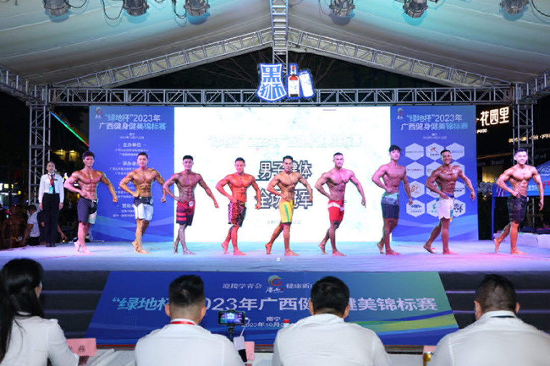 奥赛看得人热血沸腾,你人生第一场健美比赛其实只要几千块:2026秋季新人赛费用、组别、避坑全讲清