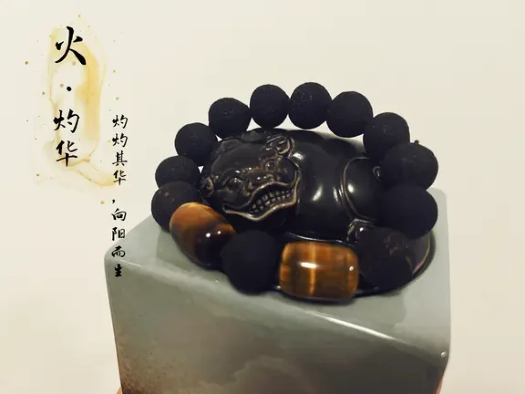 陈李济开始卖手串了:卖货帖里9条写“祛湿安神”,药厂官号只说“一串一愿”