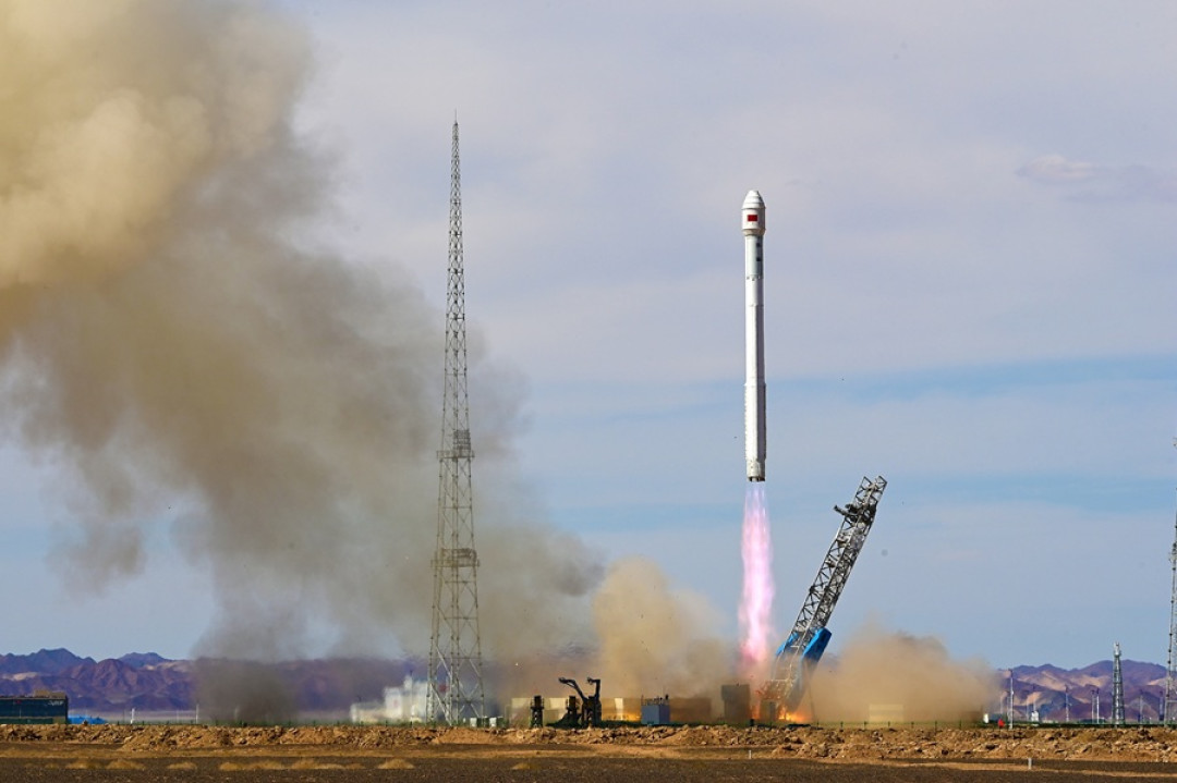 在轨256颗、年底还差68颗:卫星互联网到底能不能进你家?先算27999元、10GB、324颗这三本账