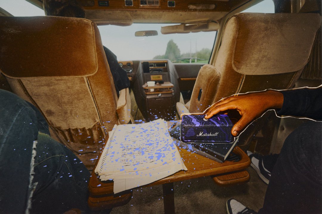 Marshall×Hendrix纪念版卖2399元:拆开看声音和普通版一模一样,多掏的钱全在那层紫丝绒和开机音里