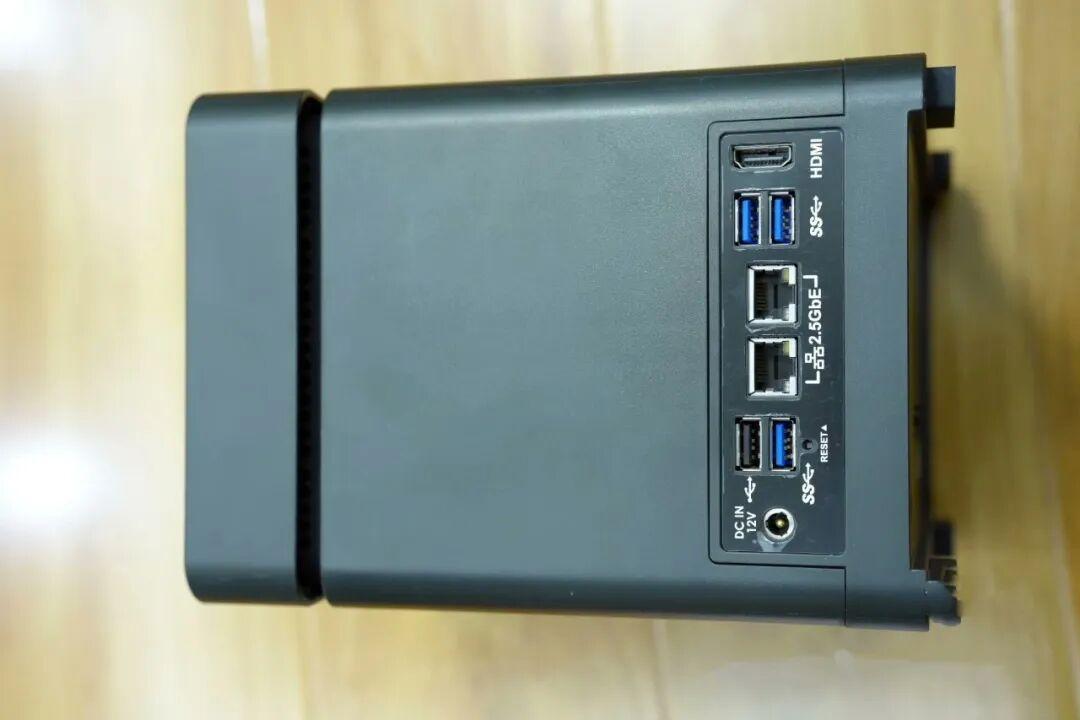 闲鱼450元的威联通,被抢着刷成飞牛:9月