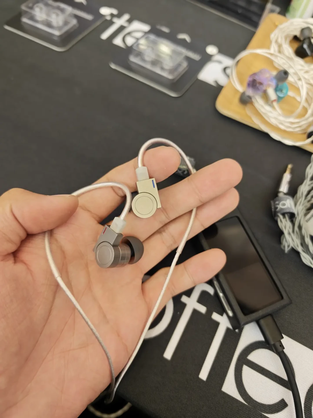 都说IE600不如国产600块的塞子:翻完三个热帖170多条评论,这场争论的分水岭不在单元成本