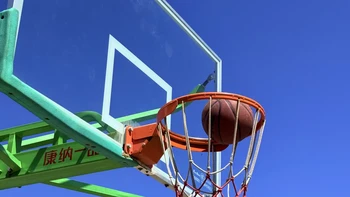 街球大佬直播上脚的鞋，一半你根本买不到：我把五家品牌的百分大战鞋单翻了个账，入秋别急着冲同款