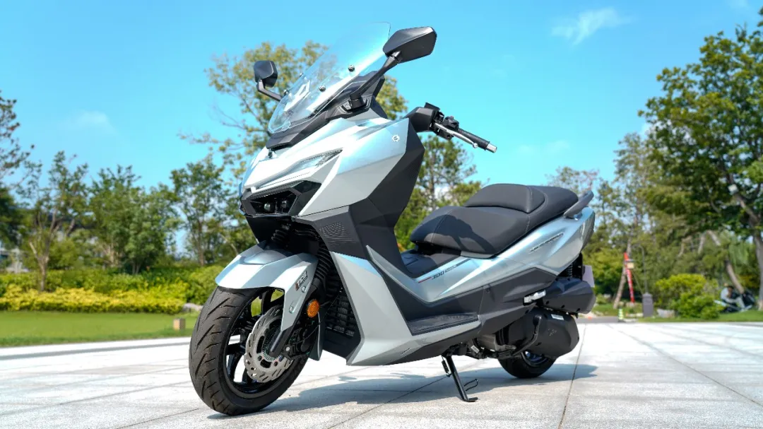 TVL350密集交车、SR450X车主晒出400公里维修单、明天摩博会又抬来一台双缸RT450:350大踏板30天乱局,2万5到3万5的预算是现在动还是再等