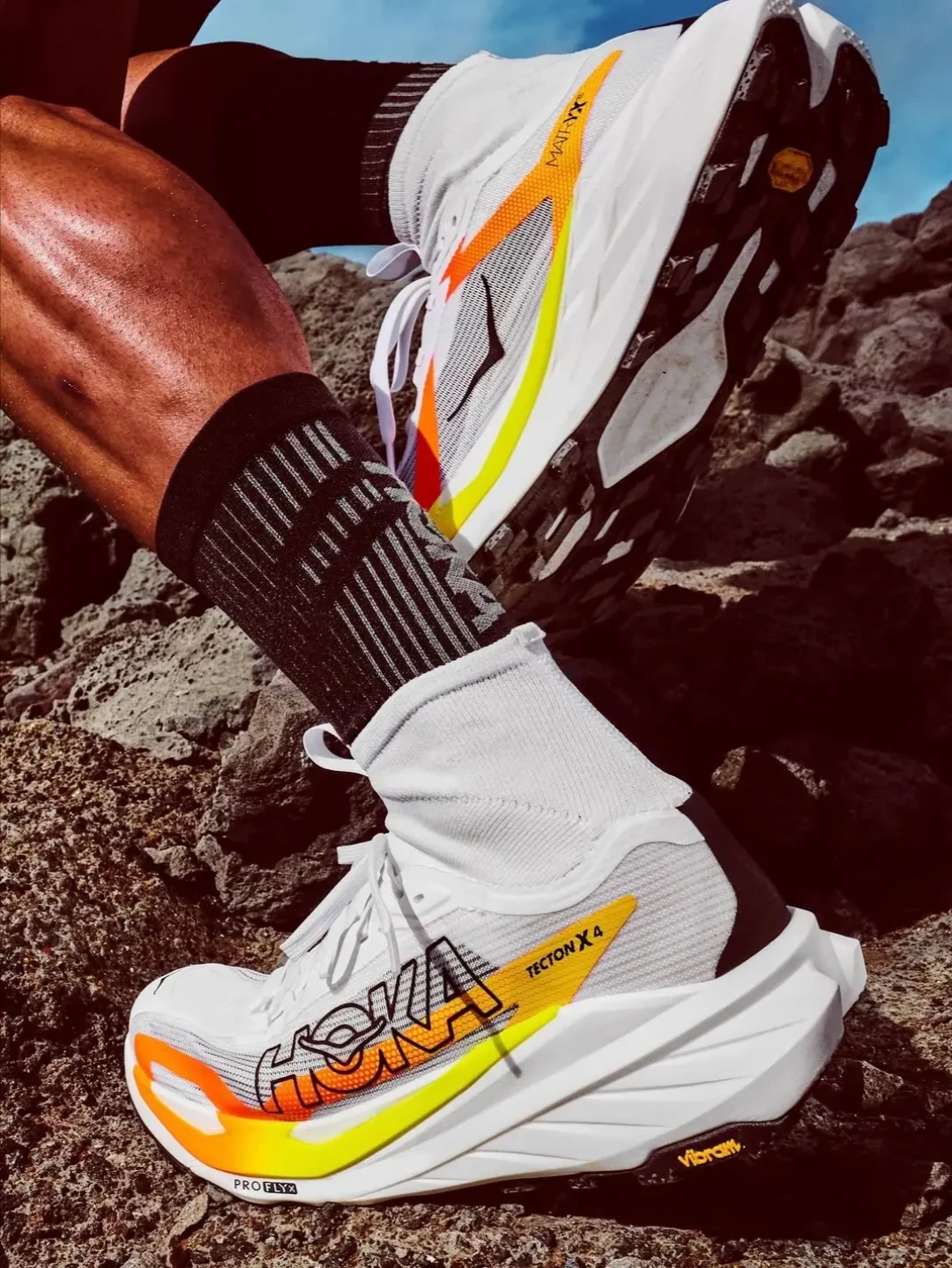 HOKA钛氪动X4发售满月:定价比X3首发低300元,但初评区的