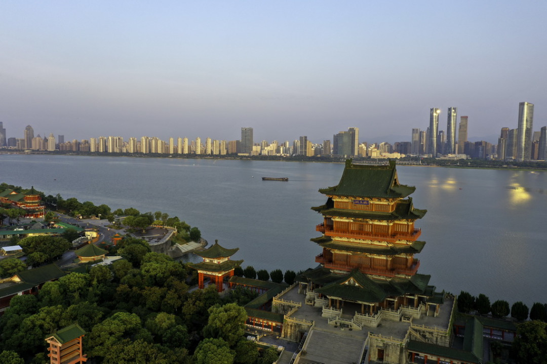 “决战王勃之巅”2.0今天开打:对完评论区对决的4句名句家谱,那条唯一的异议只说对了一半
