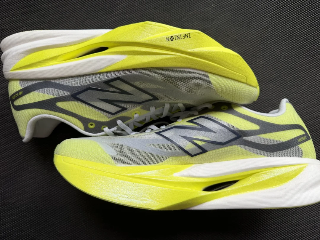 NB顶碳换代六周:5份实测指向同一个变化——1699元的SC Elite v6不再替你跑,秋马之前先看清你的落地方式