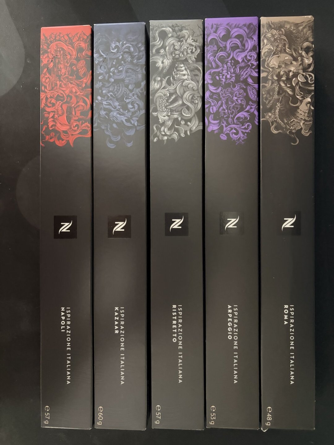 出清的胶囊堆满全网:2块7一颗的正品没人信,2019年的货反倒有人接盘;对完试纸恐慌帖,过期胶囊真正的雷根本不在日期上