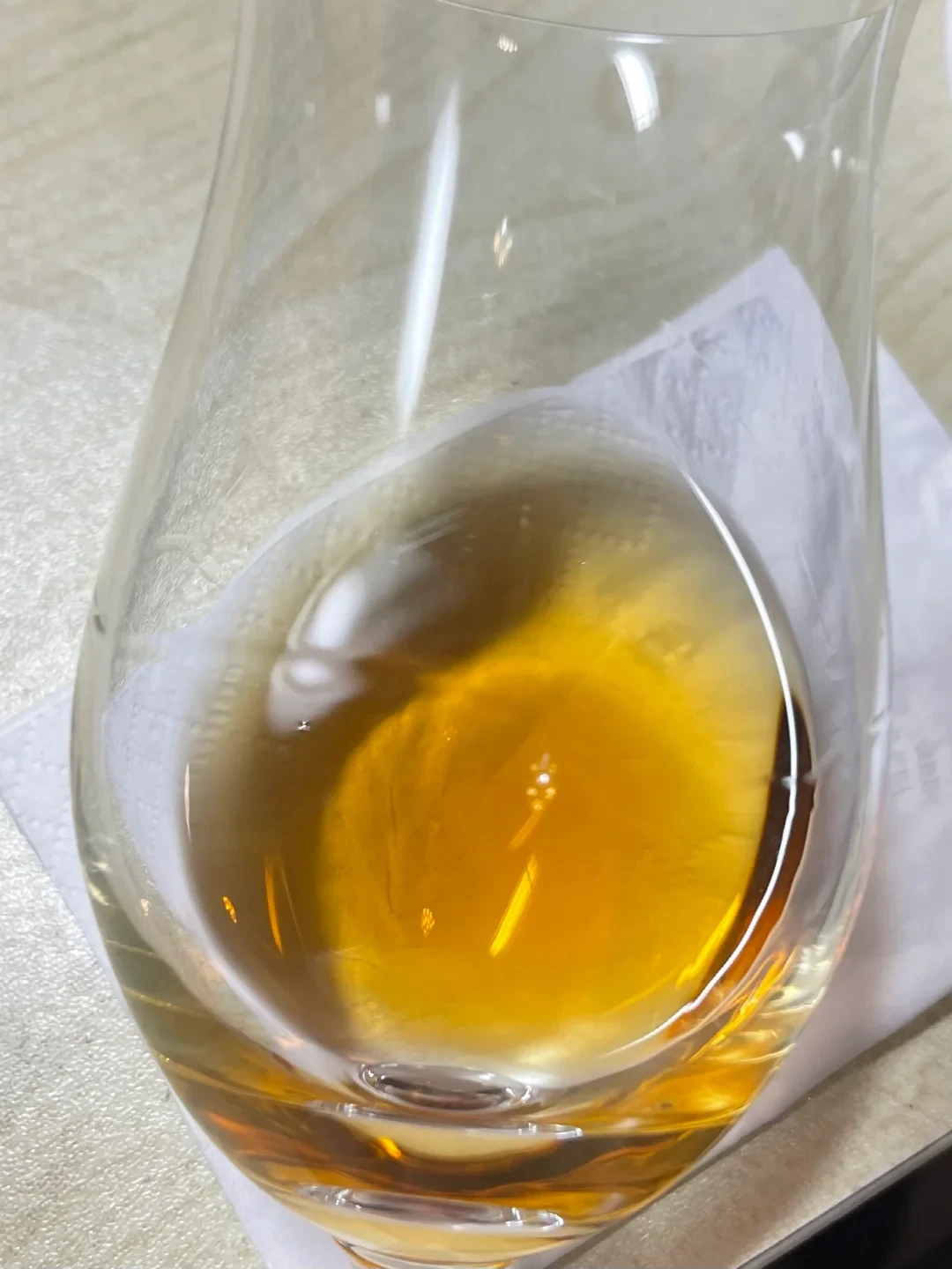一瓶2002年的老XO被开瓶测评,白兰地圈的