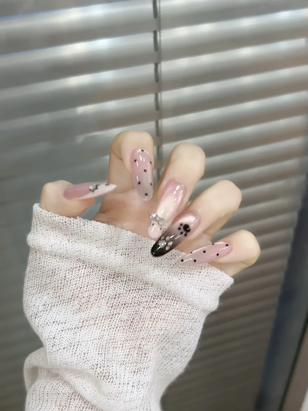 死皮剪比价签更该看:扒完4月到9月的美甲感染报道,要防的不是恐慌,是三件事
