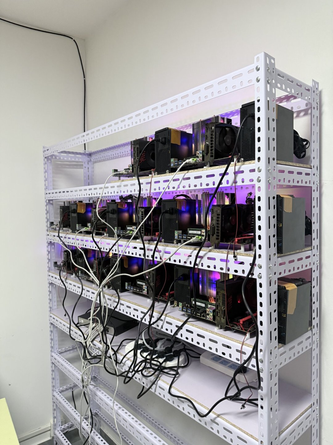 X99新款的“新”比宣传的窄:华南金牌T8/TF同价横评,老板刷新BIOS有变砖案例,八槽插满先查电源3.3V