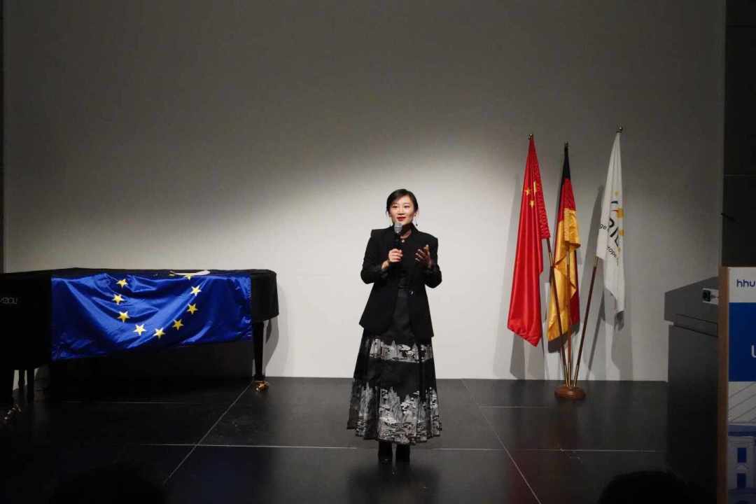 2026两位脱口秀新王,去年在同一场线下比赛分获冠亚军:十年老粉改看切片,行业换了赛场