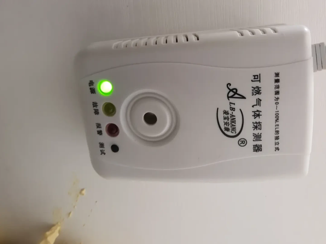 「开放式厨房能通燃气了」火了18个月后:拆墙的人已经二审败诉,验收的权威从来不在截图里