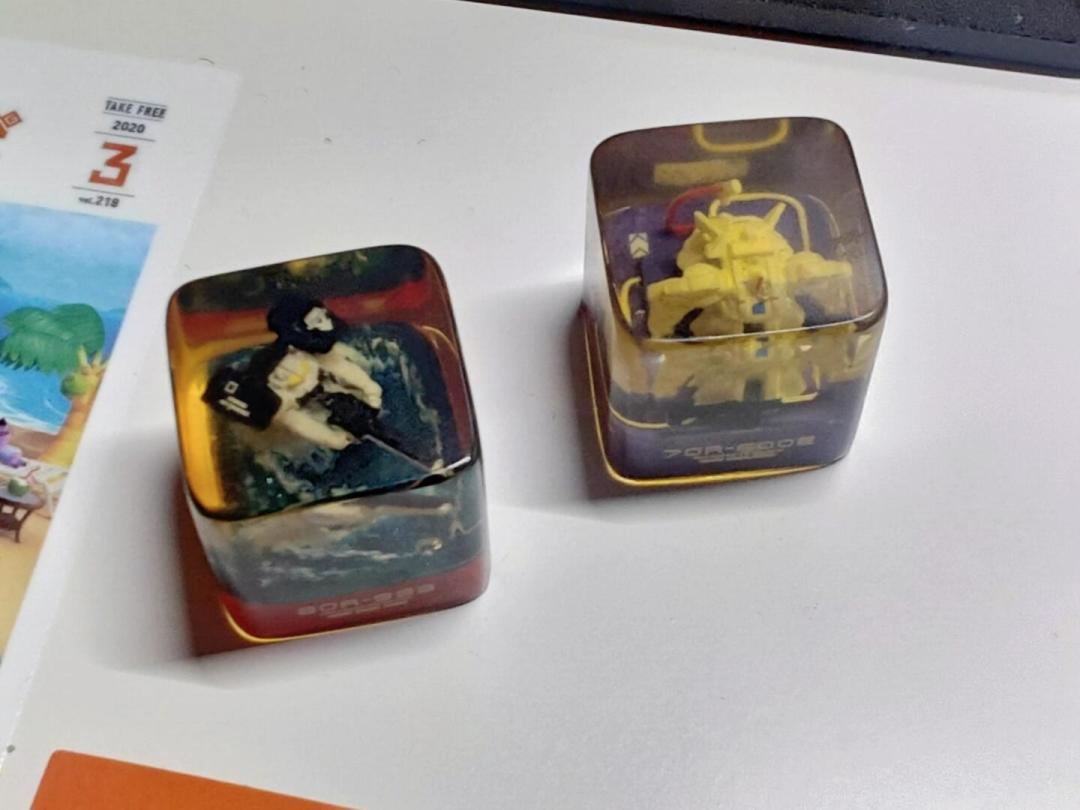 一颗键帽45块到500块,一年必黄:滴胶个性键帽这波潮水,先拆完价签和寿命账再入坑