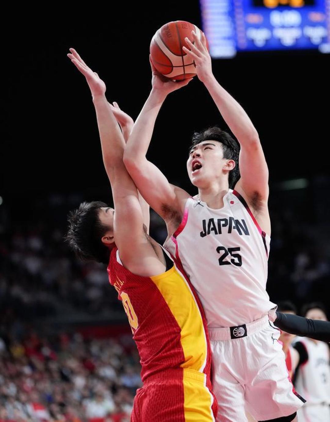 亚运会男篮：年轻中国队半决赛不敌日本，将与伊朗争夺铜牌