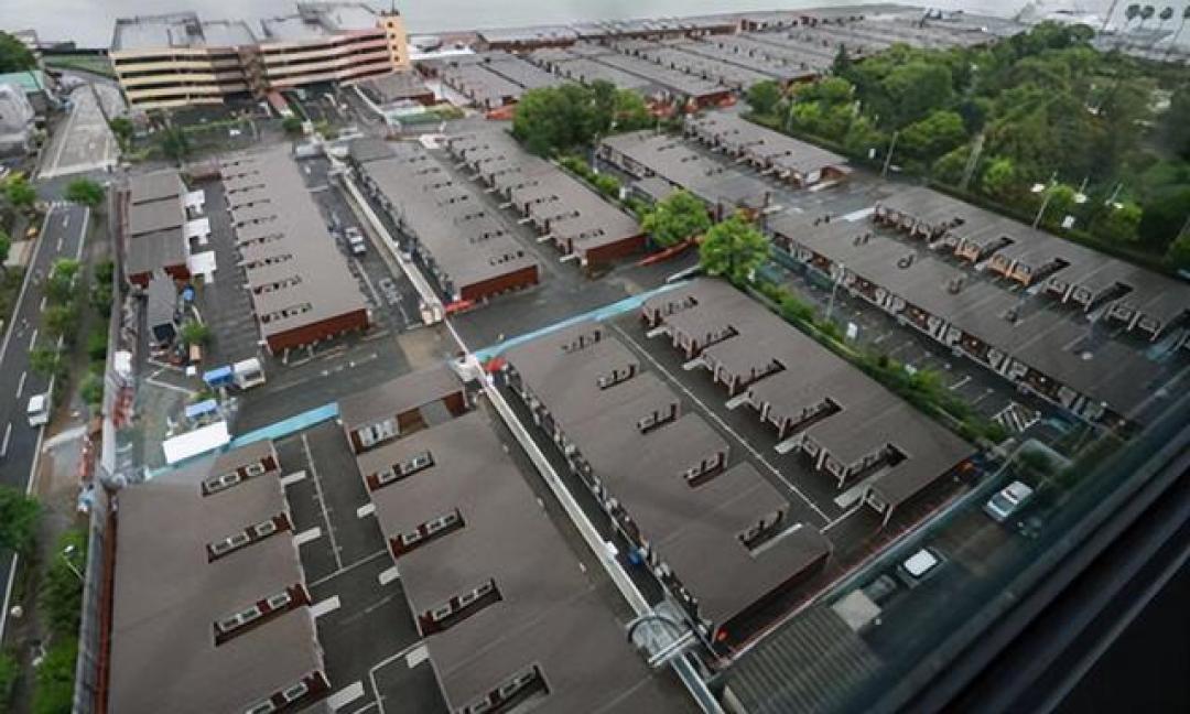 从不装空调到住集装箱房,大型体育大赛为何越办越寒酸