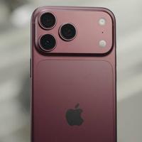 首批提iPhone 18体验：流程高效酒红抢手，性能强却偏重