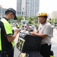央视定调与山西新规同一天落地：电动车能载人、也认全责了——79万、25.8万、84.1万，撞完之后这4笔账大多数骑行人算不清