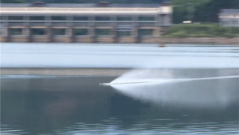博主手搓遥控虾艇水面狂飙325km/h：跻身全国前三