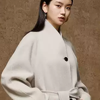 温柔到骨子里！这件“白月光”大衣太显贵了